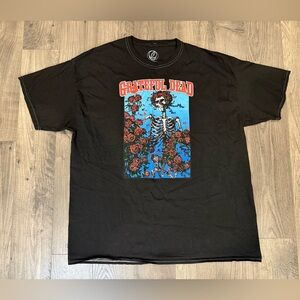 Grateful Dead Unisex Black and Blue Skeleton and Roses Band Tee. Size XL